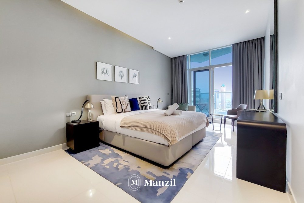 Дубай: Manzil - 1BR in Business Bay w Burj & Canal Views