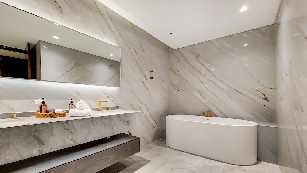 Дубай: Manzil - 2BR | FIVE Palm | Pool & Beach Access