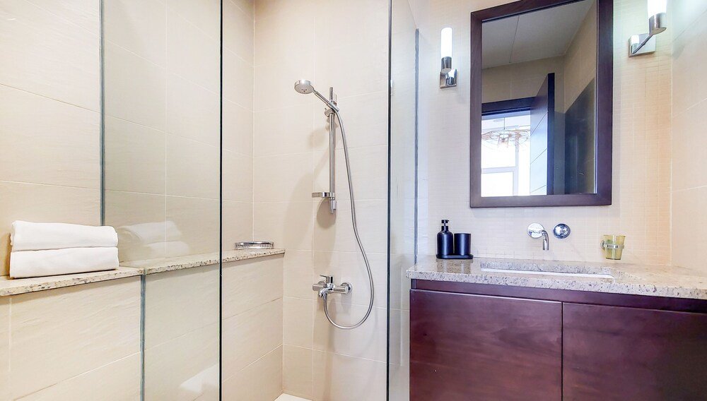 Дубай: Manzil - Splendid 3BR in Palm w Pvt Beach Access