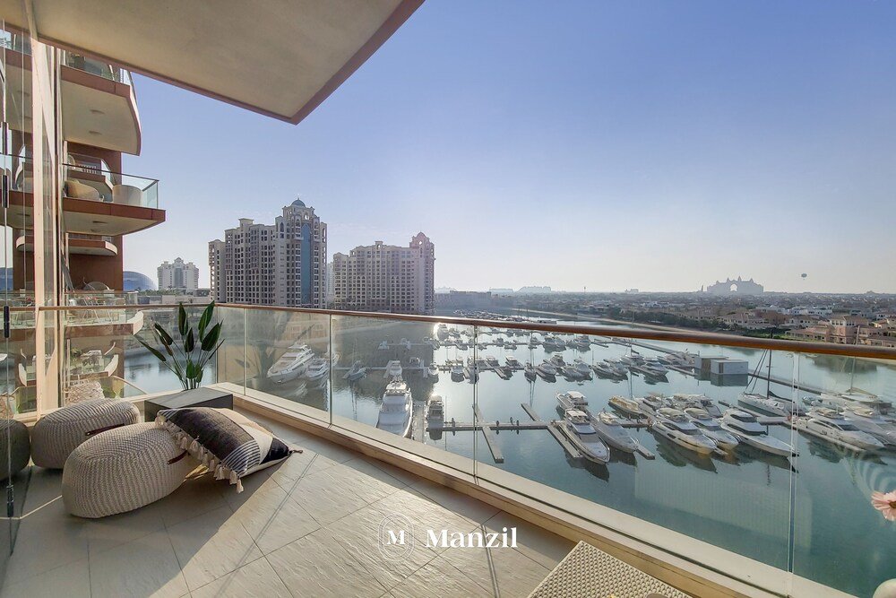 Дубай: Manzil - Splendid 3BR in Palm w Pvt Beach Access