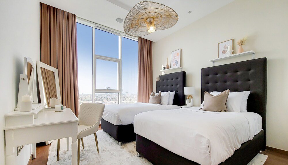 Дубай: Manzil - Splendid 3BR in Palm w Pvt Beach Access