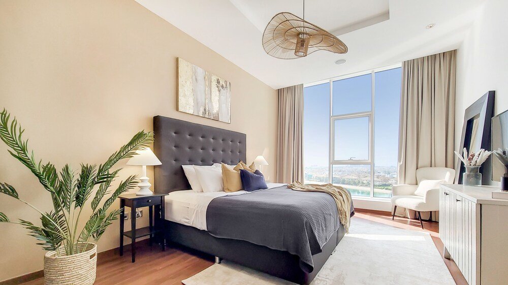 Дубай: Manzil - Splendid 3BR in Palm w Pvt Beach Access