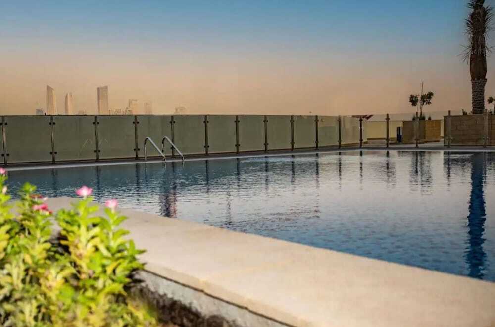 Дубай: Greek View Studio Farhad Azizi Residence Al Jaddaf