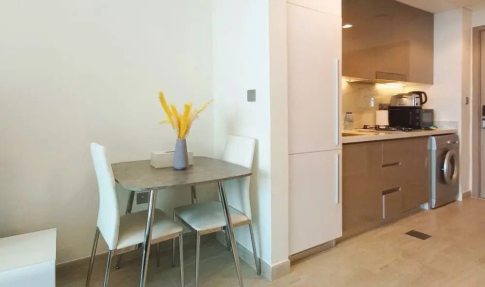 Дубай: Greek View Studio Farhad Azizi Residence Al Jaddaf