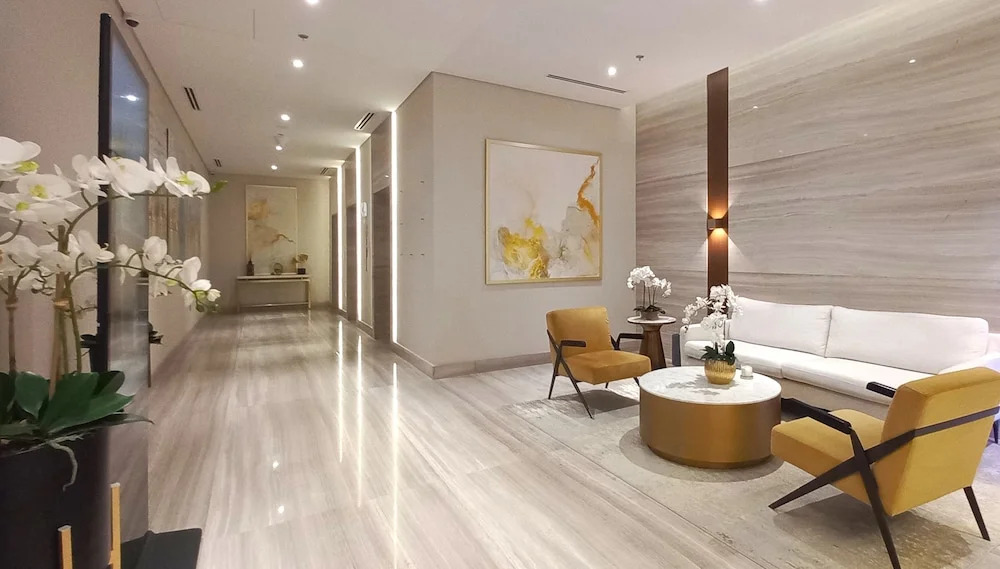 Дубай: Greek View Studio Farhad Azizi Residence Al Jaddaf