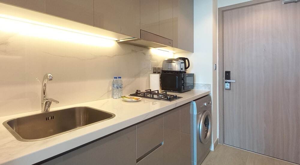 Дубай: Greek View Studio Farhad Azizi Residence Al Jaddaf