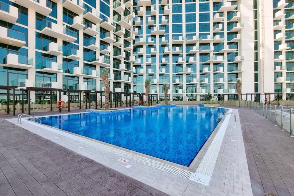 Дубай: Greek View Studio Farhad Azizi Residence Al Jaddaf