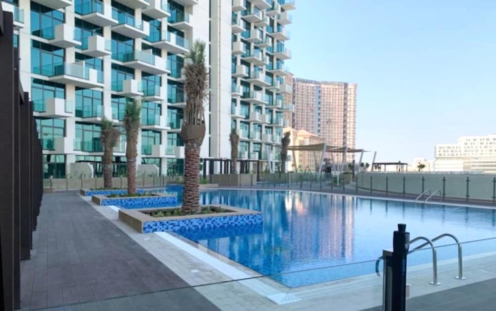 Дубай: Greek View Studio Farhad Azizi Residence Al Jaddaf