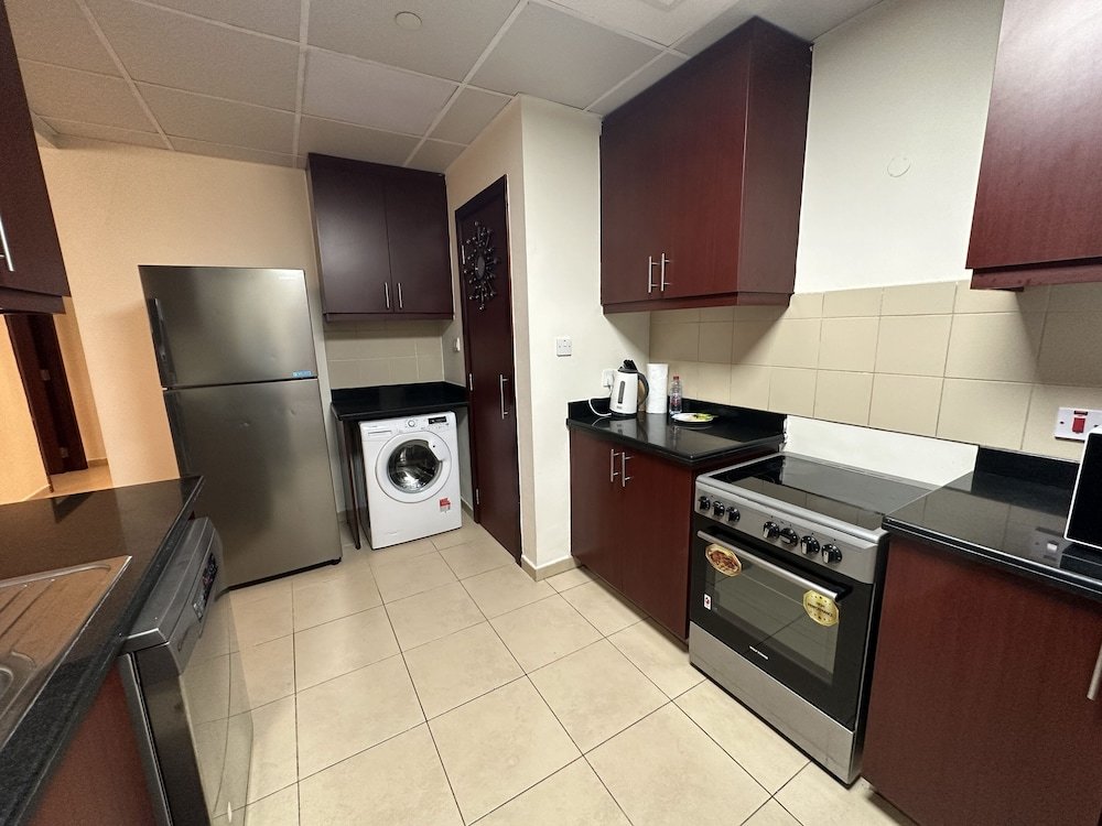 Дубай: Manzil - Cozy 2BR Apt in JBR with Sea Views