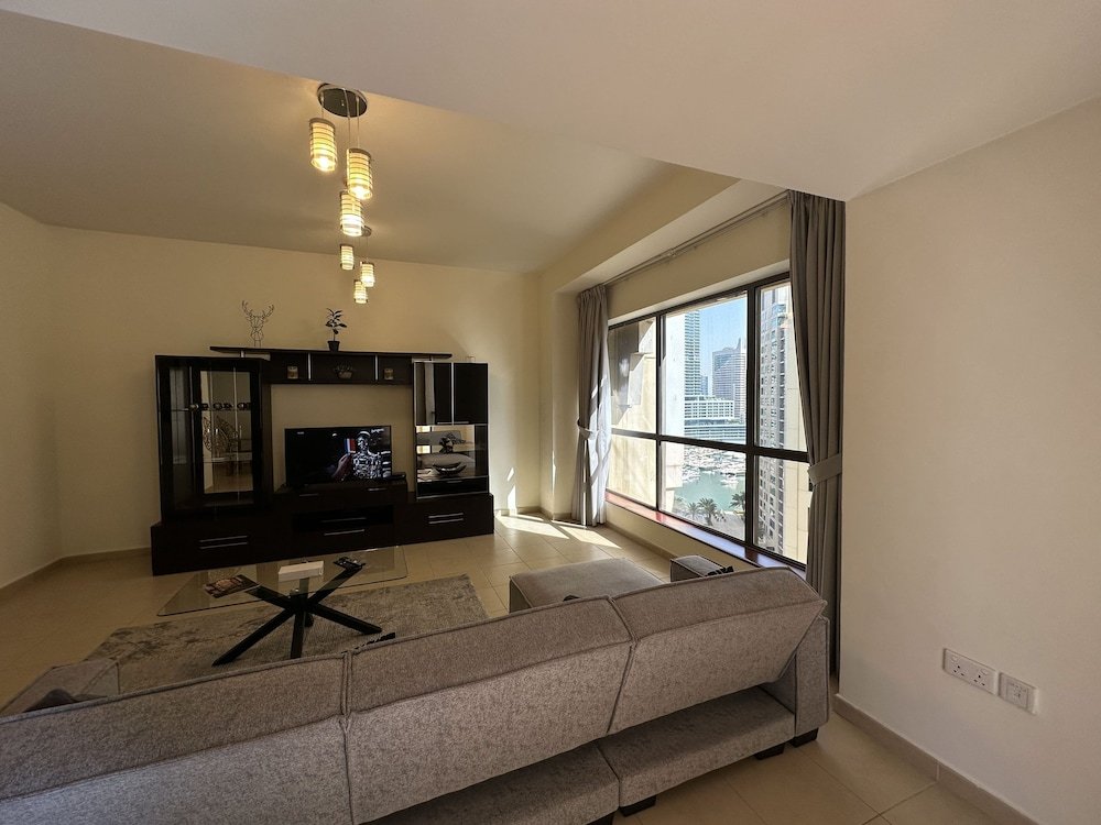 Дубай: Manzil - Cozy 2BR Apt in JBR with Sea Views