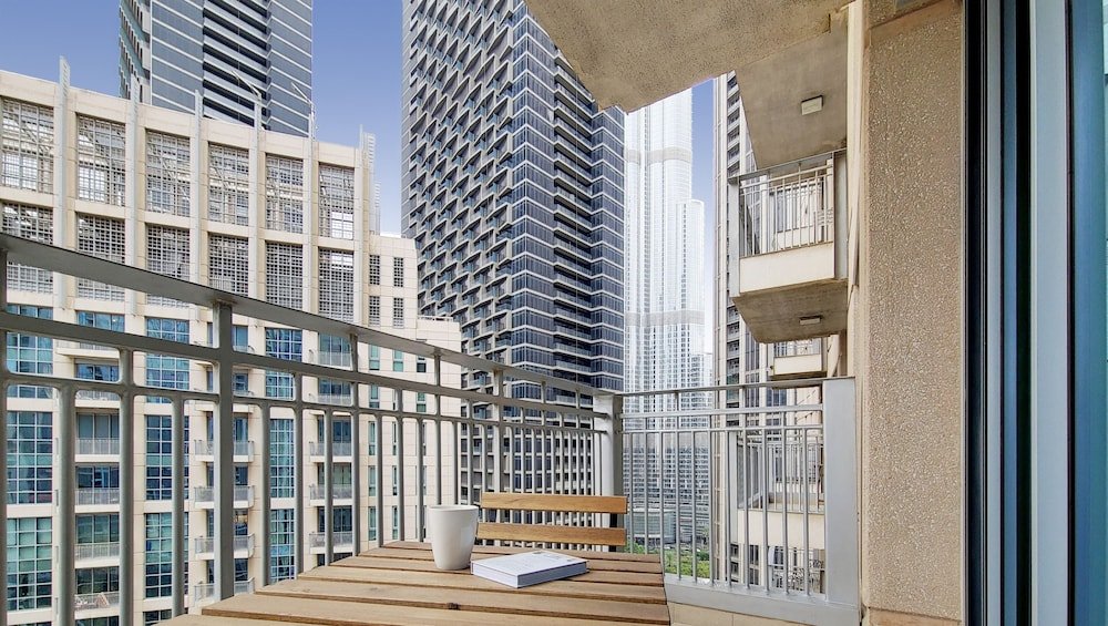 Дубай: Manzil -Cozy 1BR Apt w/ Downtown Skyline Burj View