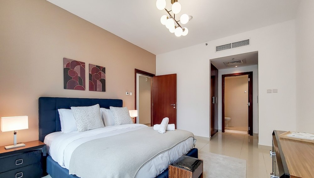 Дубай: Manzil -Cozy 1BR Apt w/ Downtown Skyline Burj View