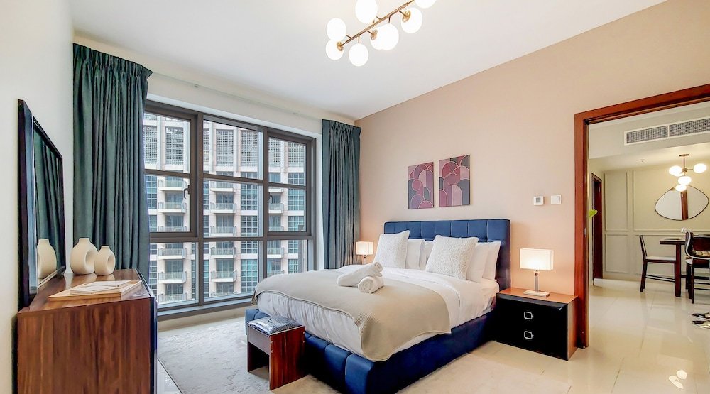 Дубай: Manzil -Cozy 1BR Apt w/ Downtown Skyline Burj View