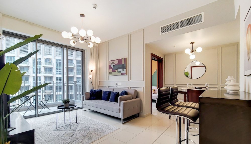 Дубай: Manzil -Cozy 1BR Apt w/ Downtown Skyline Burj View