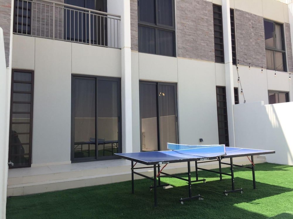 Дубай: 5 BR Villa With Pool Table