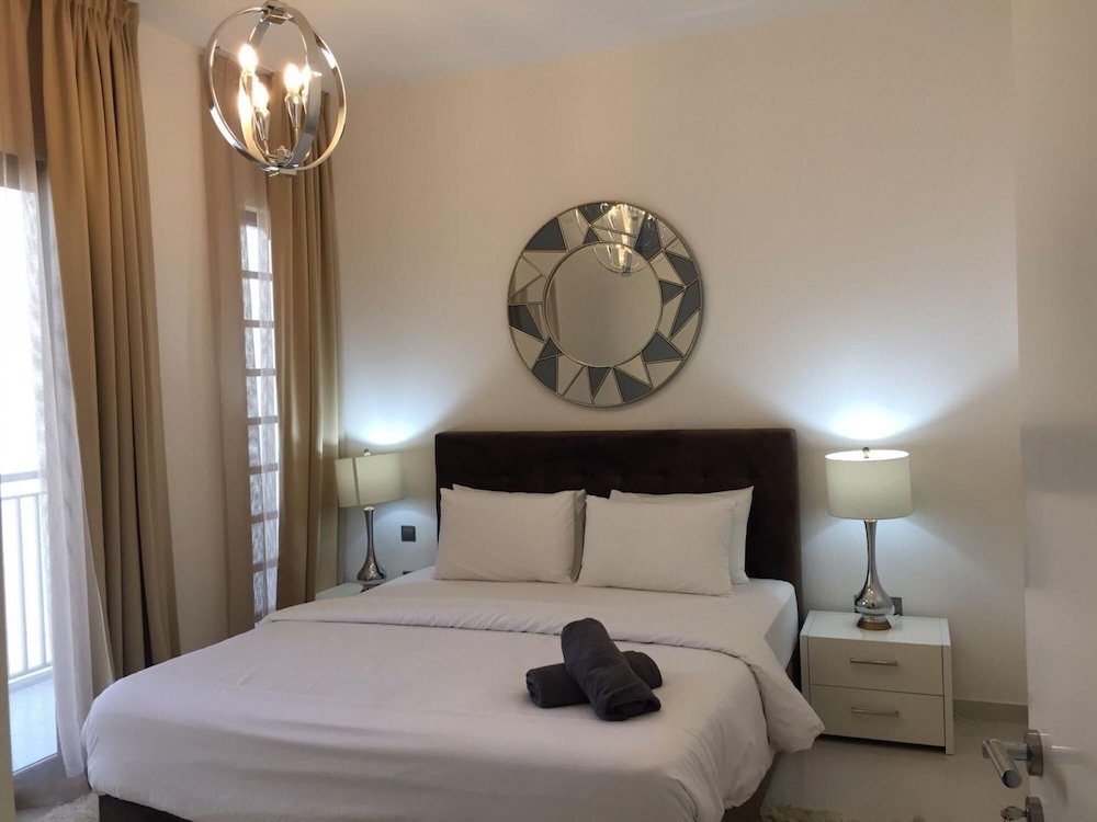 Дубай: 5 BR Villa With Pool Table