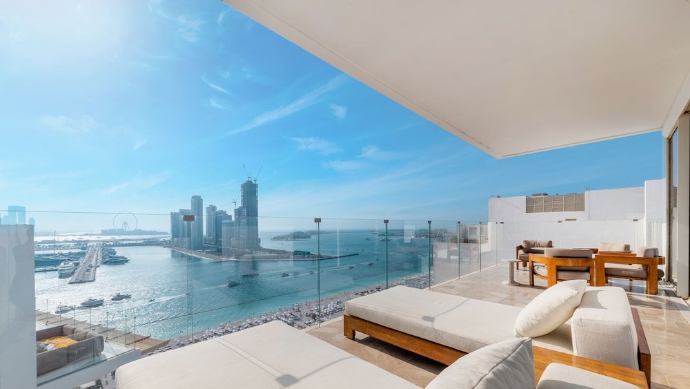 Дубай: Manzil - 4BR Penthouse | FIVE Palm | Private Pool