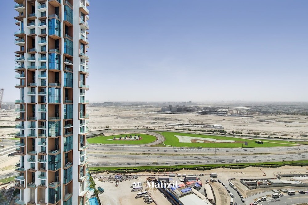Дубай: Manzil - Cozy 1BR near Downtown with Swimming Pool