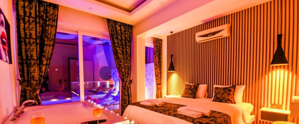 Исламлар: Villa Noname