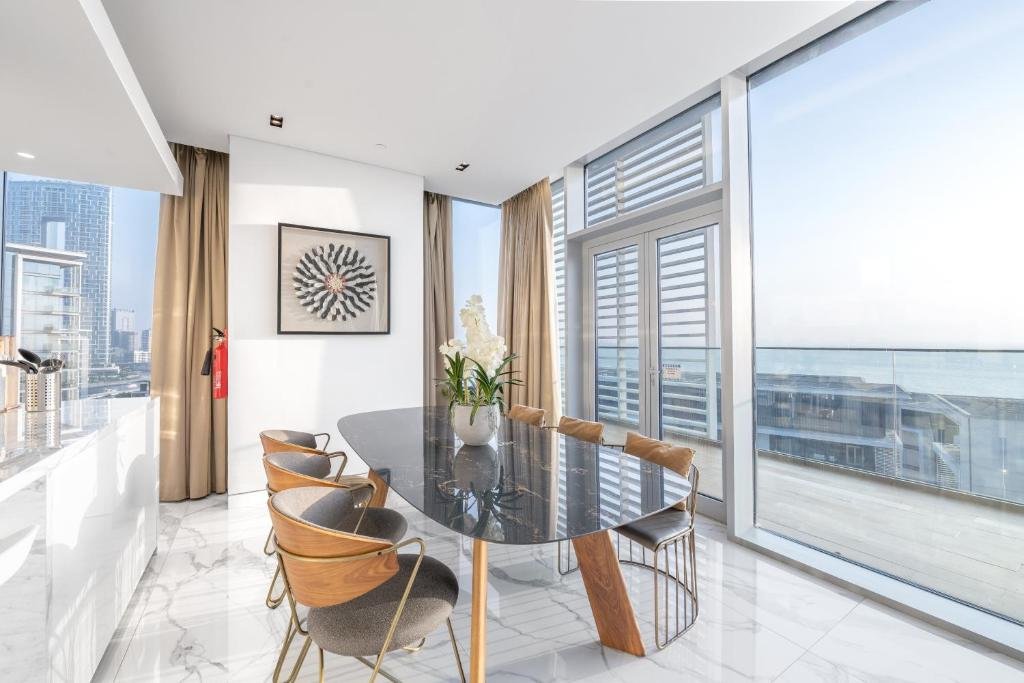 Дубай: Luxe 3 BR Oceanfront Apt with maids room in the heart of Bluewaters Island