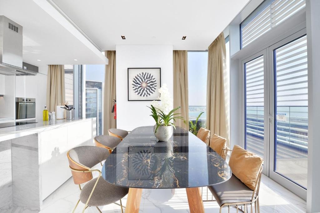 Дубай: Luxe 3 BR Oceanfront Apt with maids room in the heart of Bluewaters Island