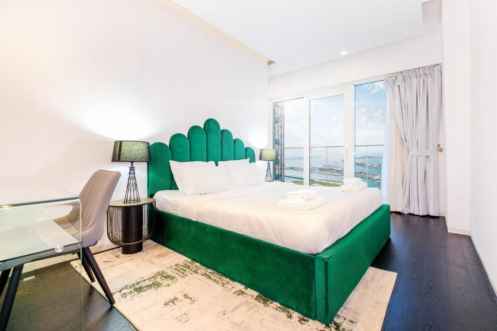 Дубай: LUX - Lavish Suite with Full Palm Jumeirah View 1