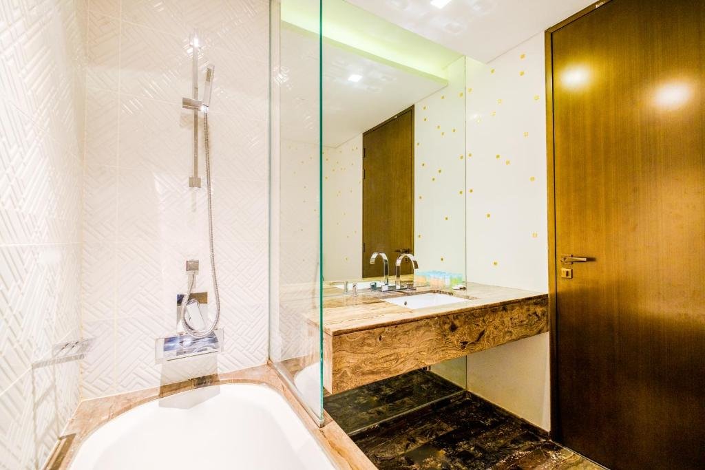 Дубай: LUX - Lavish Suite with Full Palm Jumeirah View 1