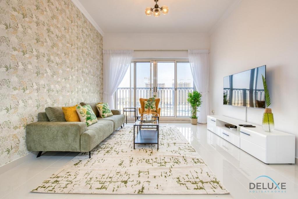 Дубай: Sunny 1BR at Canal Residences West Dubai Sports City by Deluxe Holiday Homes