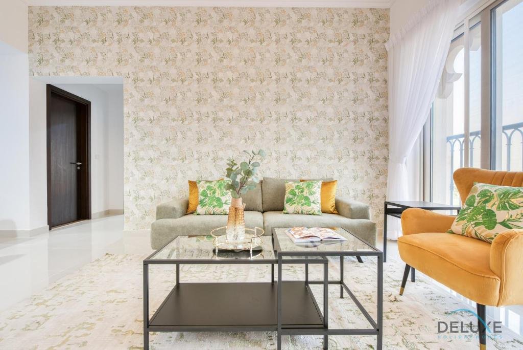Дубай: Sunny 1BR at Canal Residences West Dubai Sports City by Deluxe Holiday Homes