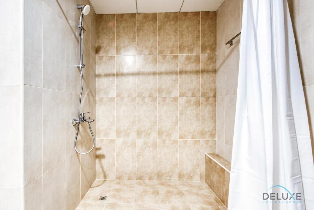 Дубай: Sunny 1BR at Canal Residences West Dubai Sports City by Deluxe Holiday Homes
