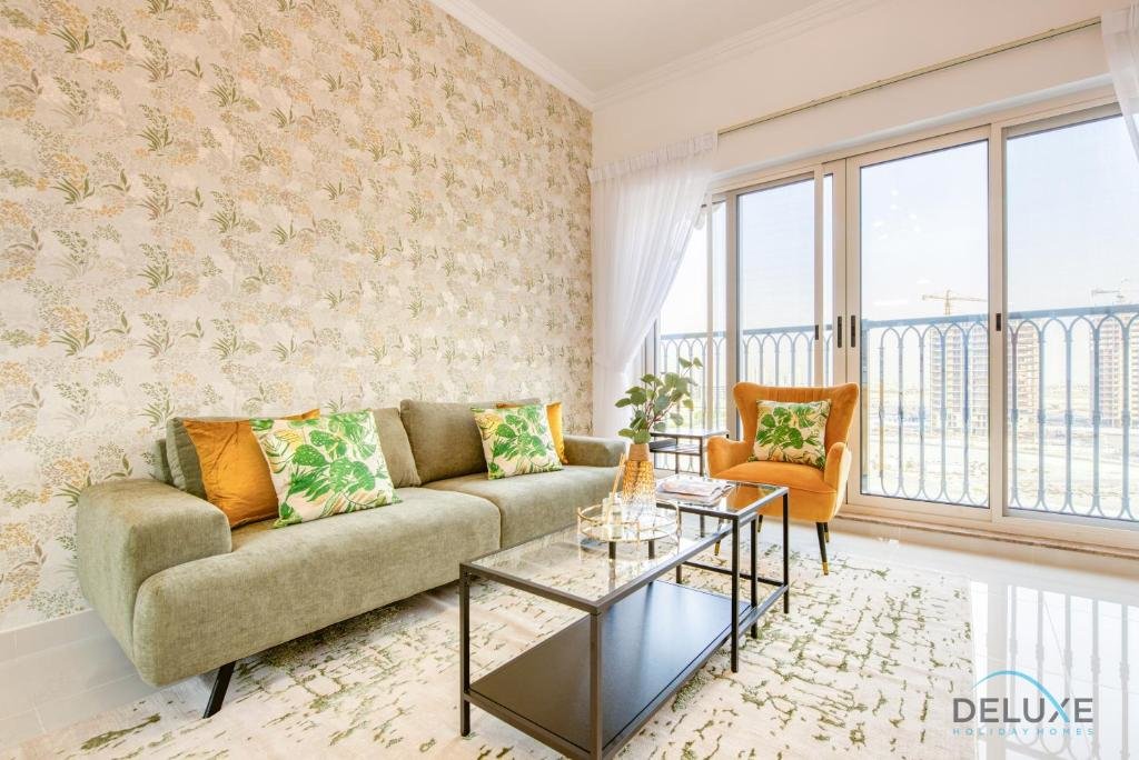 Дубай: Sunny 1BR at Canal Residences West Dubai Sports City by Deluxe Holiday Homes