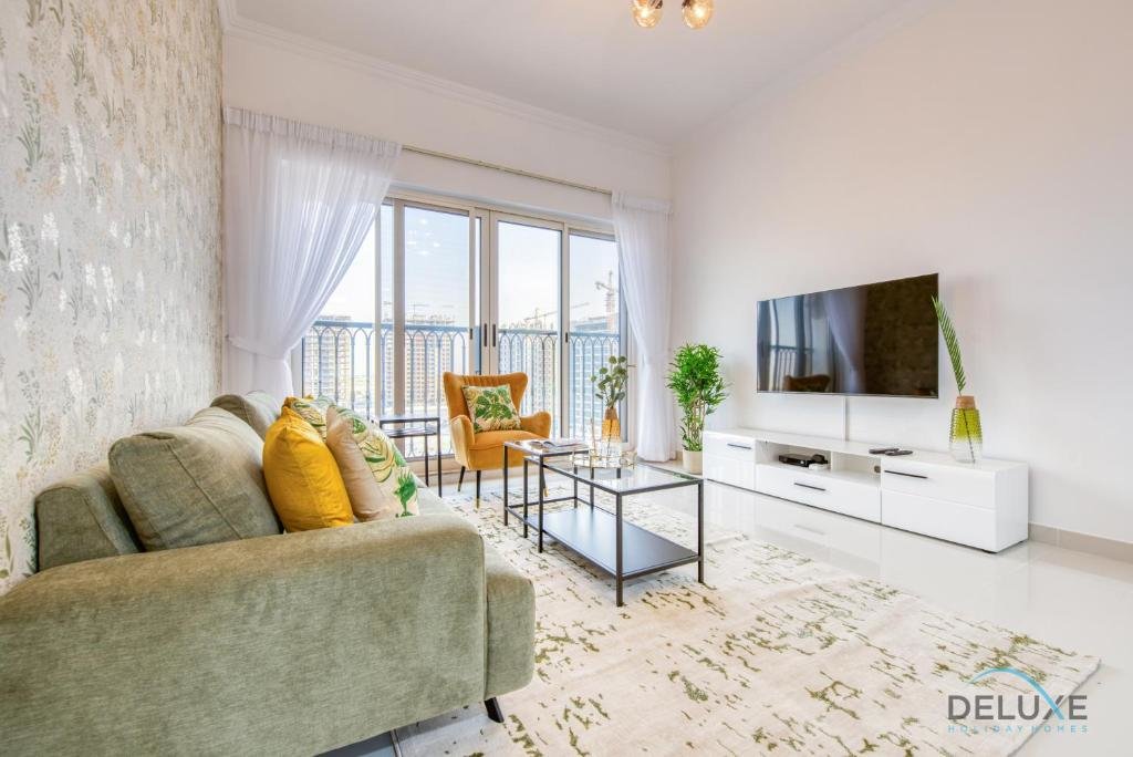 Дубай: Sunny 1BR at Canal Residences West Dubai Sports City by Deluxe Holiday Homes