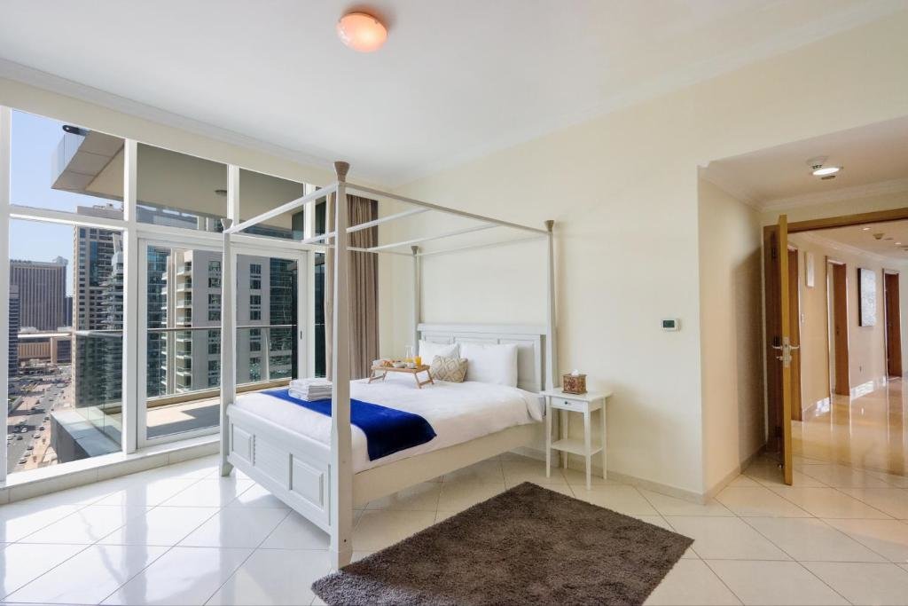 Дубай: Dubai Marina 3 Bedroom Suite with Full Marina View