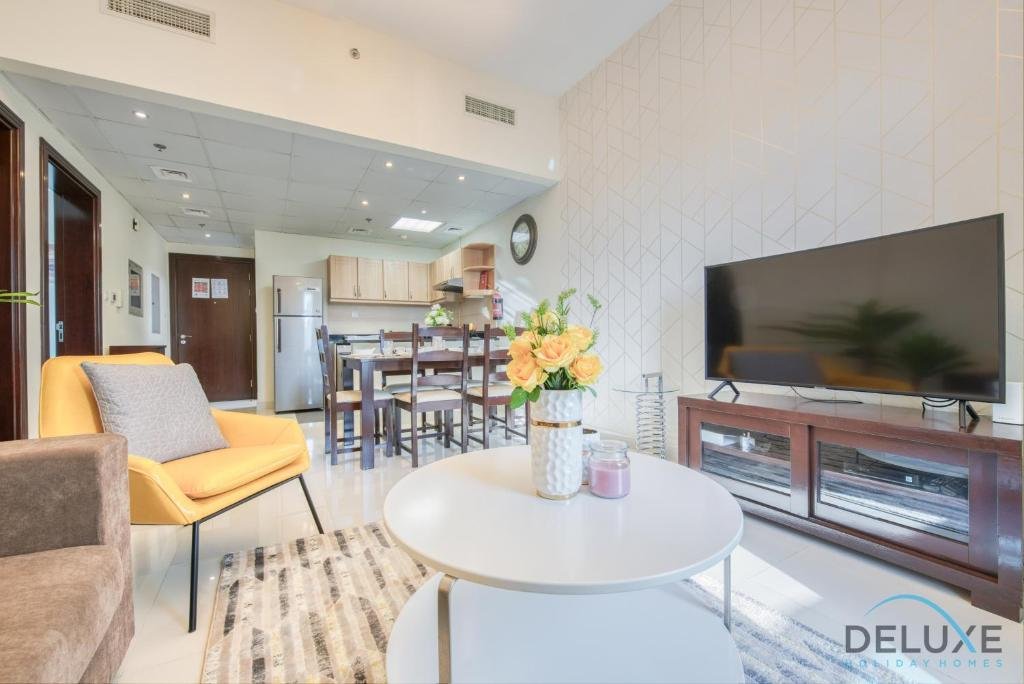 Дубай: Modern 2 BR Apartment at Elite Residences 7 Sports City by Deluxe Holiday Homes