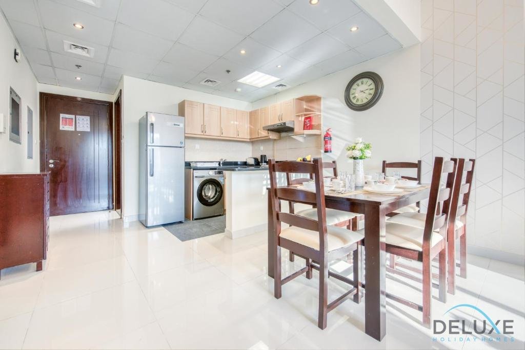 Дубай: Modern 2 BR Apartment at Elite Residences 7 Sports City by Deluxe Holiday Homes