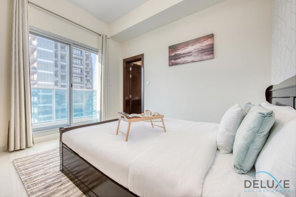 Дубай: Modern 2 BR Apartment at Elite Residences 7 Sports City by Deluxe Holiday Homes