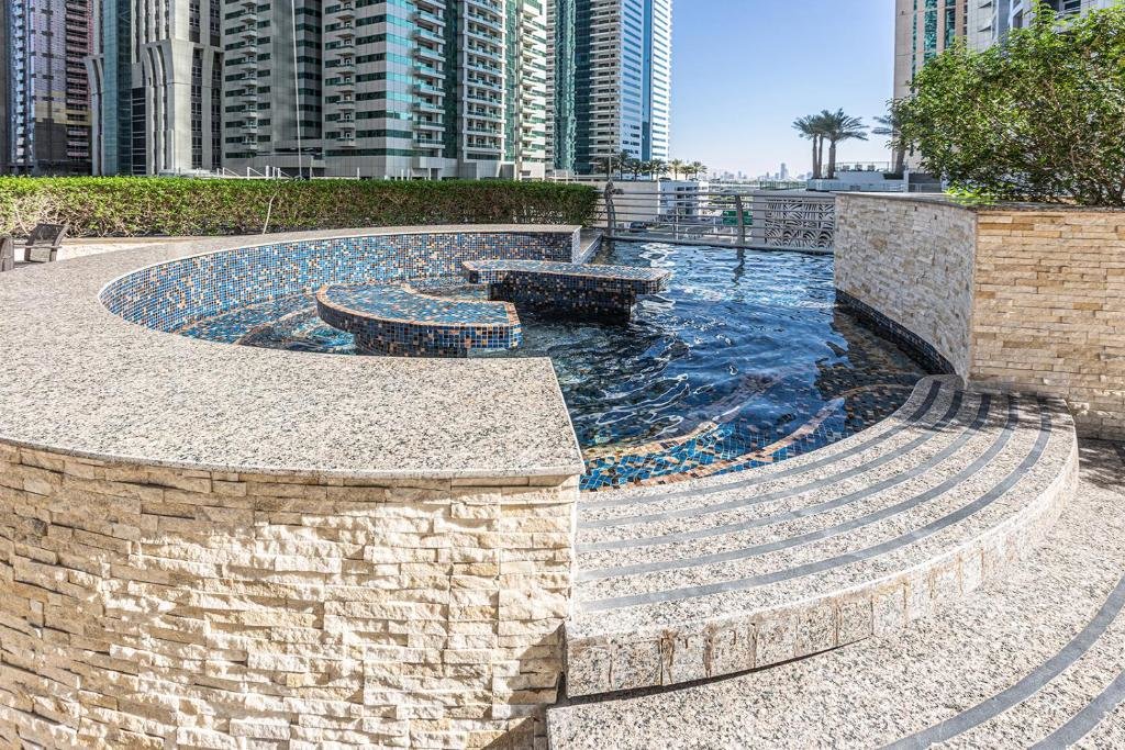 Дубай: Princess Tower Dubai Marina 2BD apartment