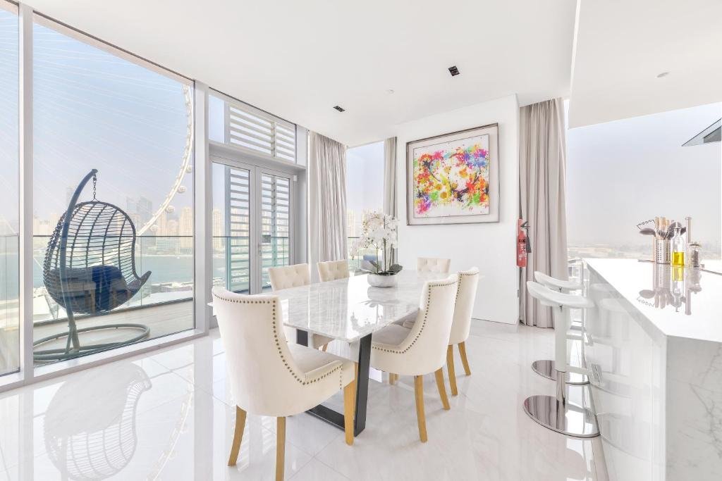 Дубай: Spectacular 3 BR condo with maids room facing the Dubai Eye
