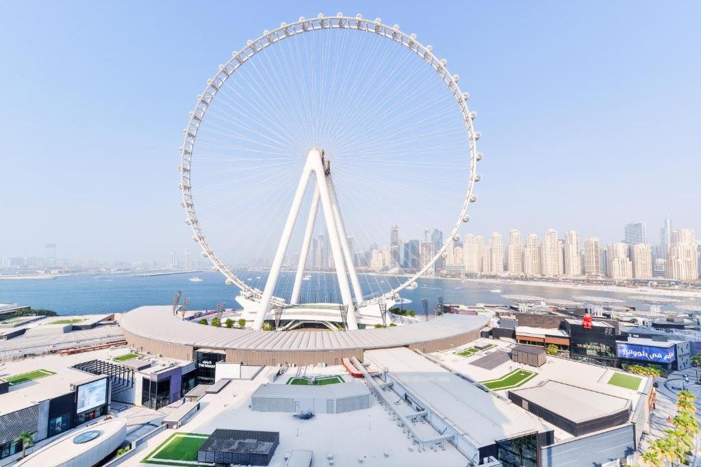 Дубай: Spectacular 3 BR condo with maids room facing the Dubai Eye