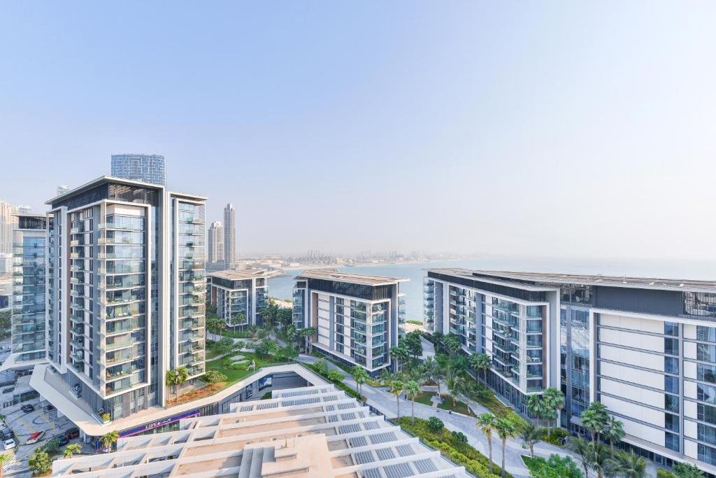 Дубай: Spectacular 3 BR condo with maids room facing the Dubai Eye