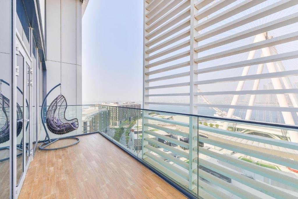Дубай: Spectacular 3 BR condo with maids room facing the Dubai Eye