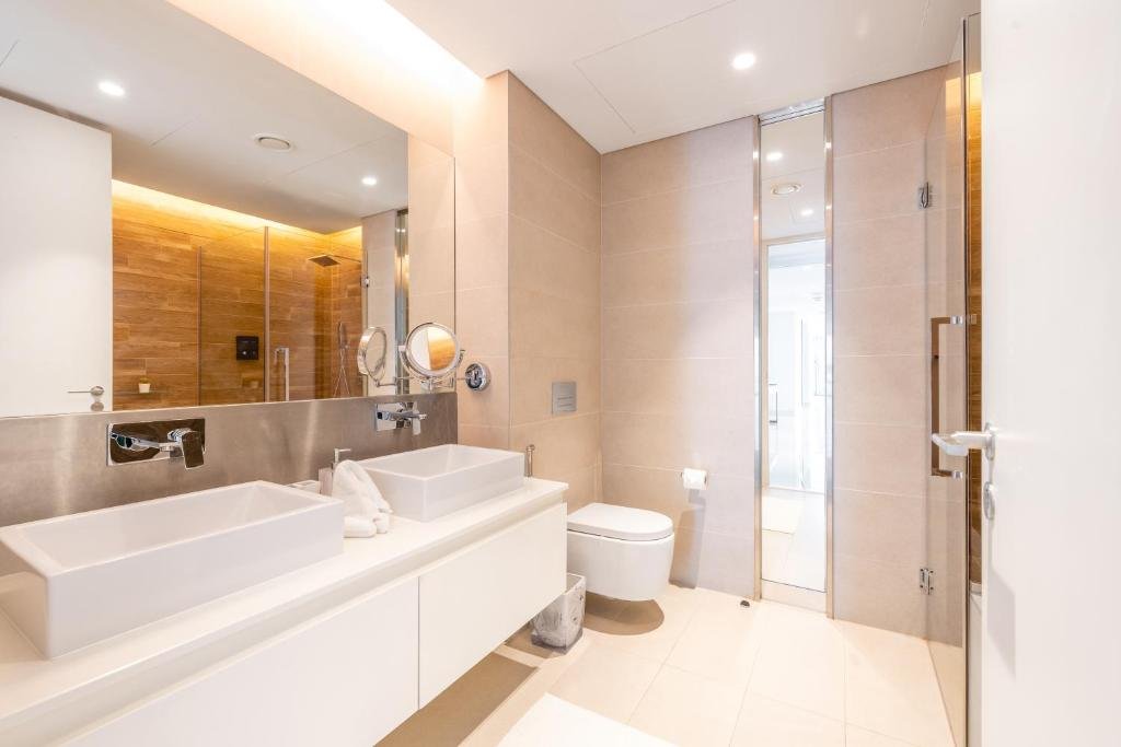 Дубай: Spectacular 3 BR condo with maids room facing the Dubai Eye