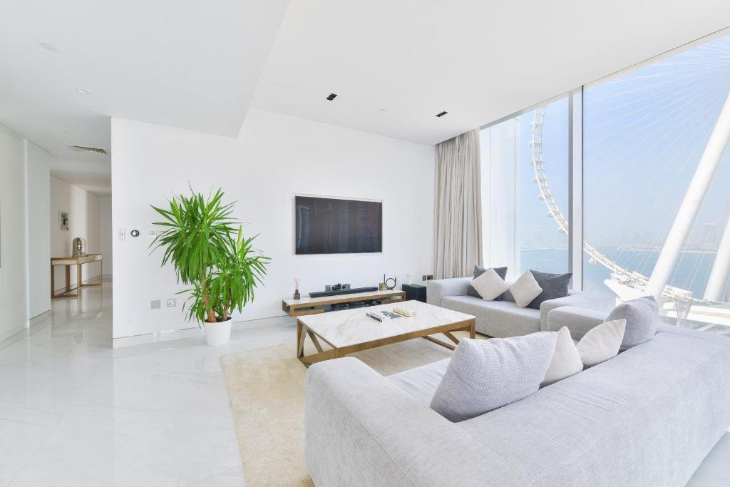 Дубай: Spectacular 3 BR condo with maids room facing the Dubai Eye