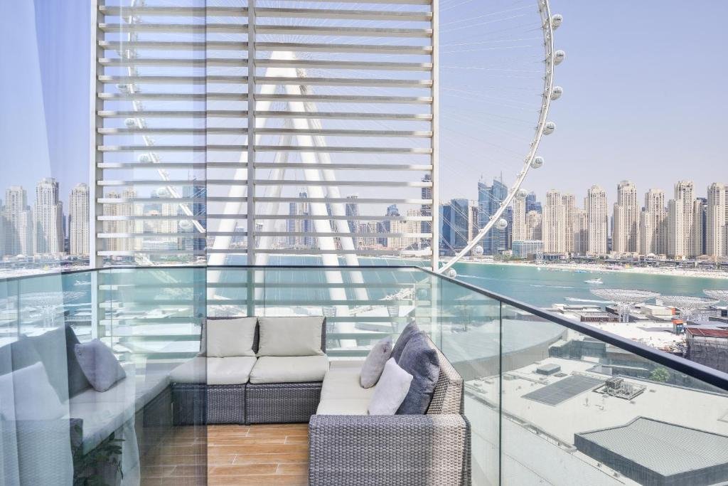 Дубай: Spectacular 3 BR condo with maids room facing the Dubai Eye