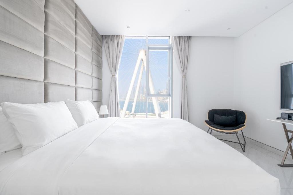 Дубай: Spectacular 3 BR condo with maids room facing the Dubai Eye