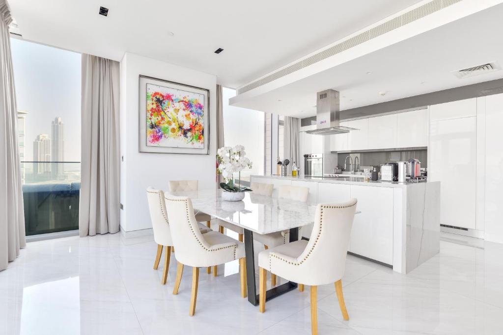Дубай: Spectacular 3 BR condo with maids room facing the Dubai Eye