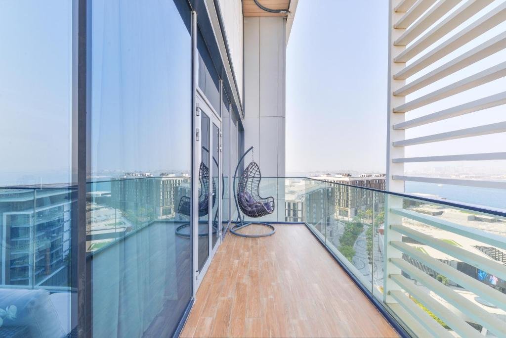 Дубай: Spectacular 3 BR condo with maids room facing the Dubai Eye
