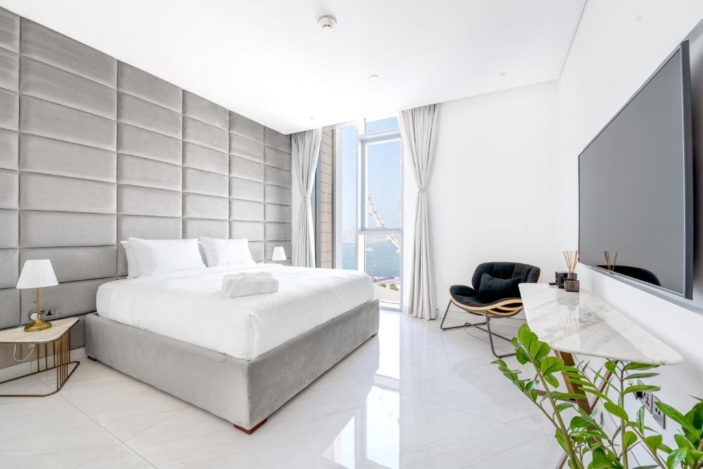 Дубай: Spectacular 3 BR condo with maids room facing the Dubai Eye