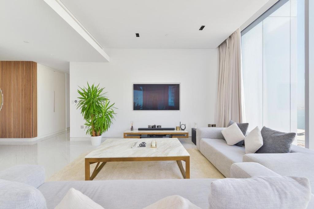 Дубай: Spectacular 3 BR condo with maids room facing the Dubai Eye