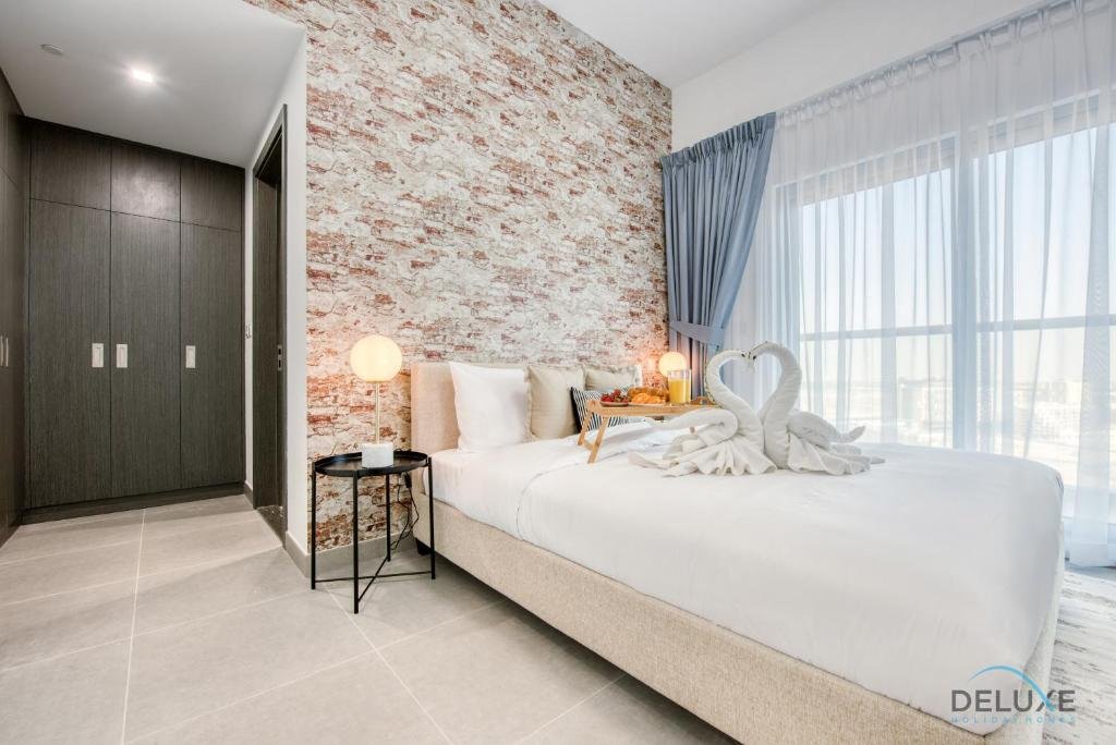 Дубай: Stylish 2BR in Bella Rose Al Barsha South by Deluxe Holiday Homes